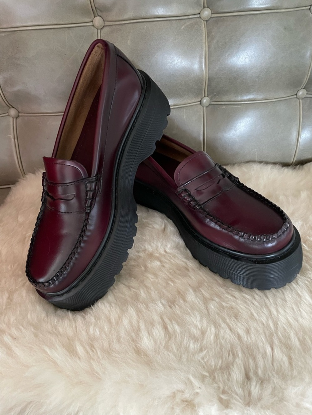 GH Bass Women’s Burgundy Leather Penny Loafers with Platform Lug Sole Sz W 10 - Picture 2 of 6